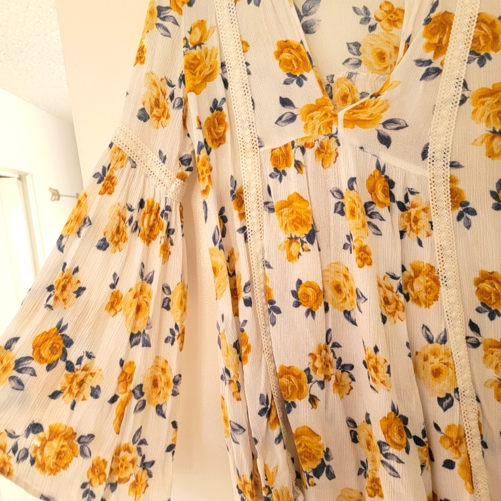 Forever 21 bell sleeves flowing blouse